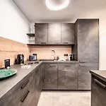 Omas - By Emerald Apartamento