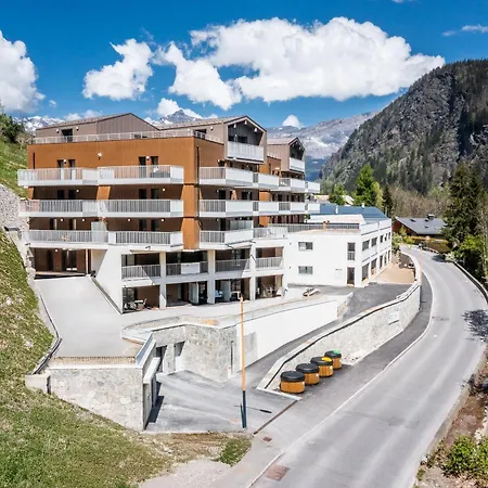 Omas - By Emerald * Les Houches