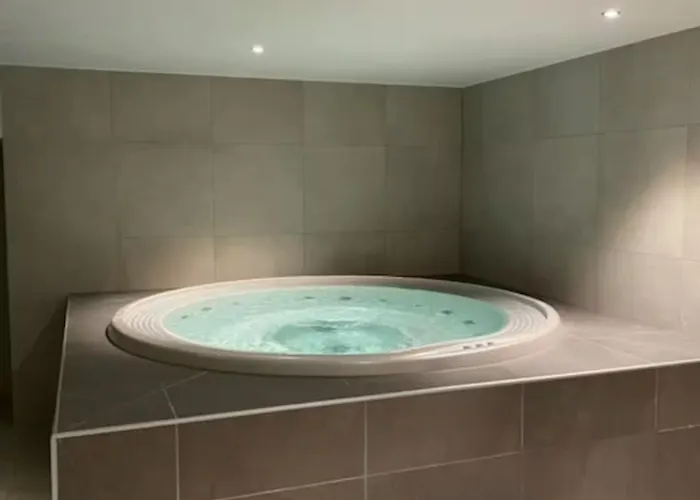 Omas - By Emerald Les Houches