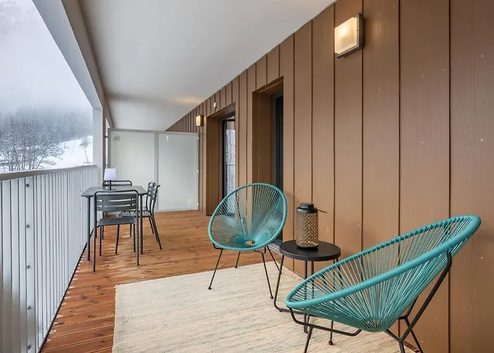 Omas - By Emerald アパート レ・ズッシュ